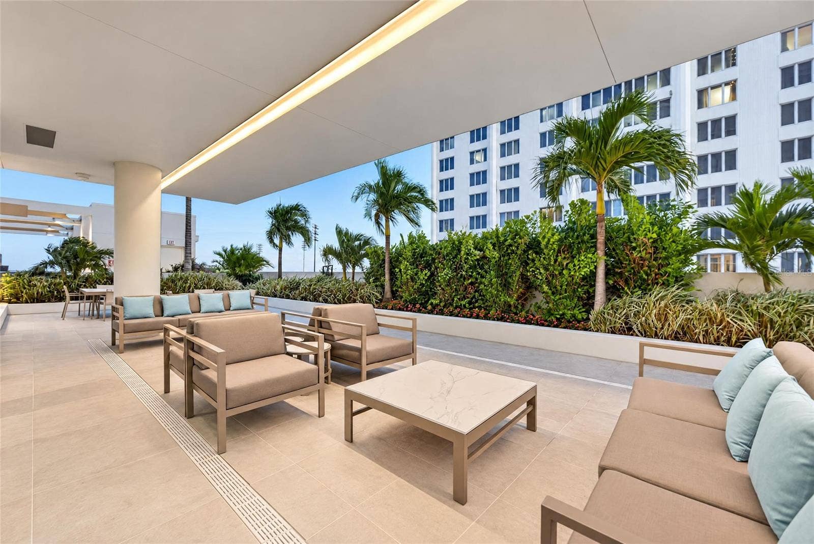 301 1ST STREET S, #1004, St Petersburg, FL 33701 7th Floor Aire Deck