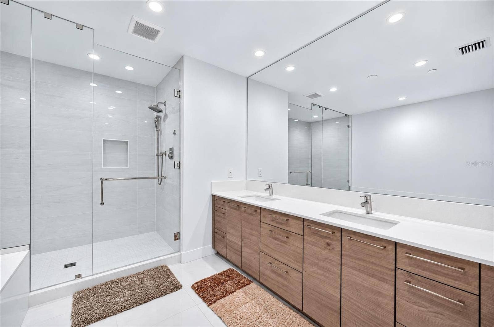 301 1ST STREET S, #1004, St Petersburg, FL 33701 Primary Bathroom