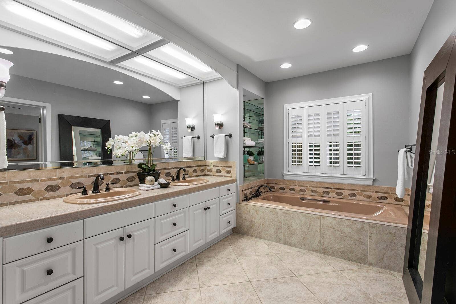 2930 W BAYSHORE COURT, Tampa, FL 33611 Primary Ensuite