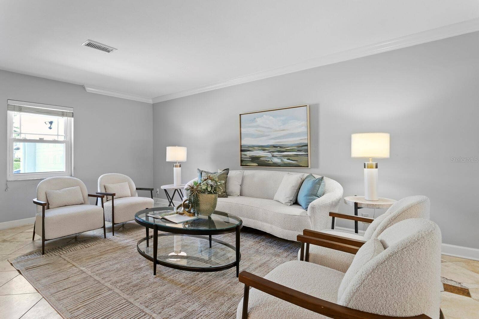2930 W BAYSHORE COURT, Tampa, FL 33611 Nice light in the living room.