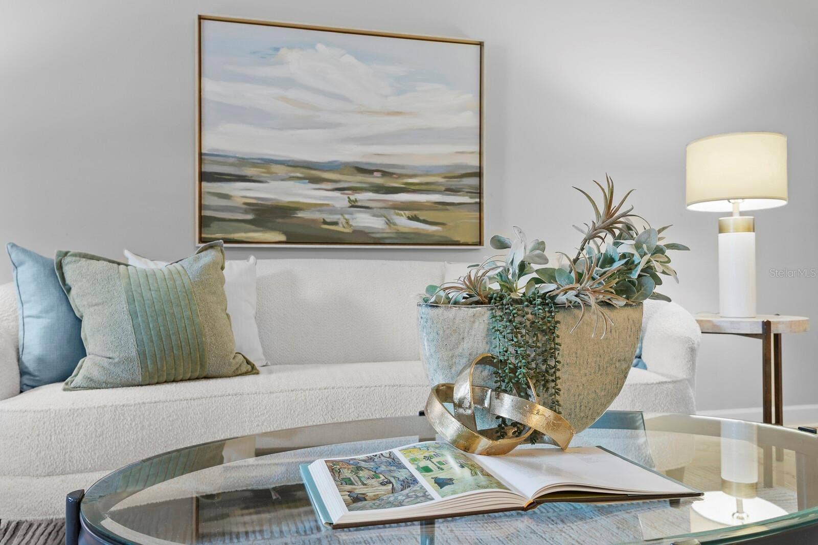 2930 W BAYSHORE COURT, Tampa, FL 33611 Enter another era of relaxation.