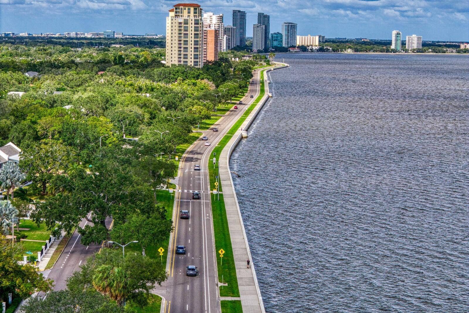 2930 W BAYSHORE COURT, Tampa, FL 33611 Walking distance to the bayshore
