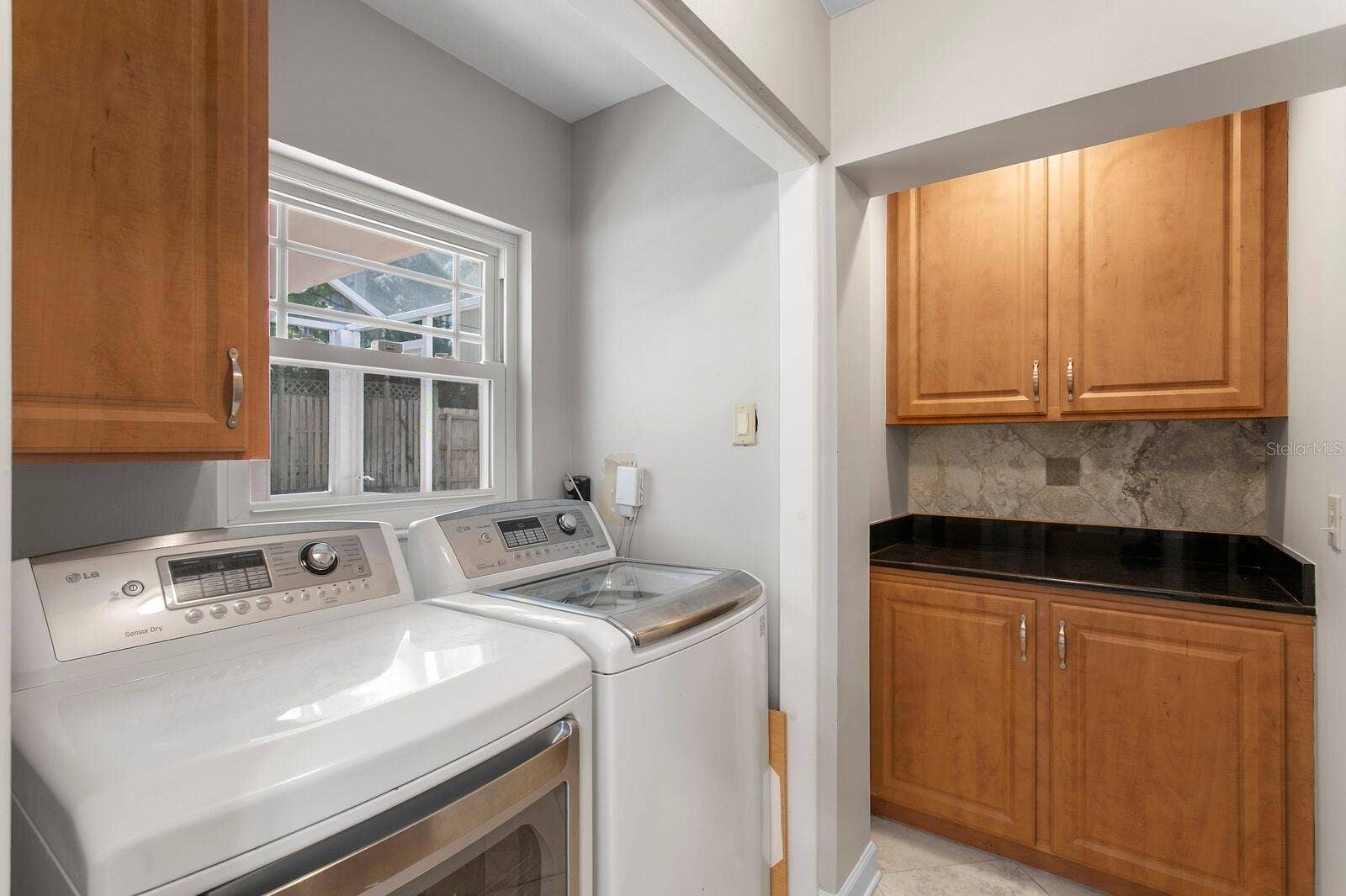 2930 W BAYSHORE COURT, Tampa, FL 33611 Laundry is next to the kitchen.