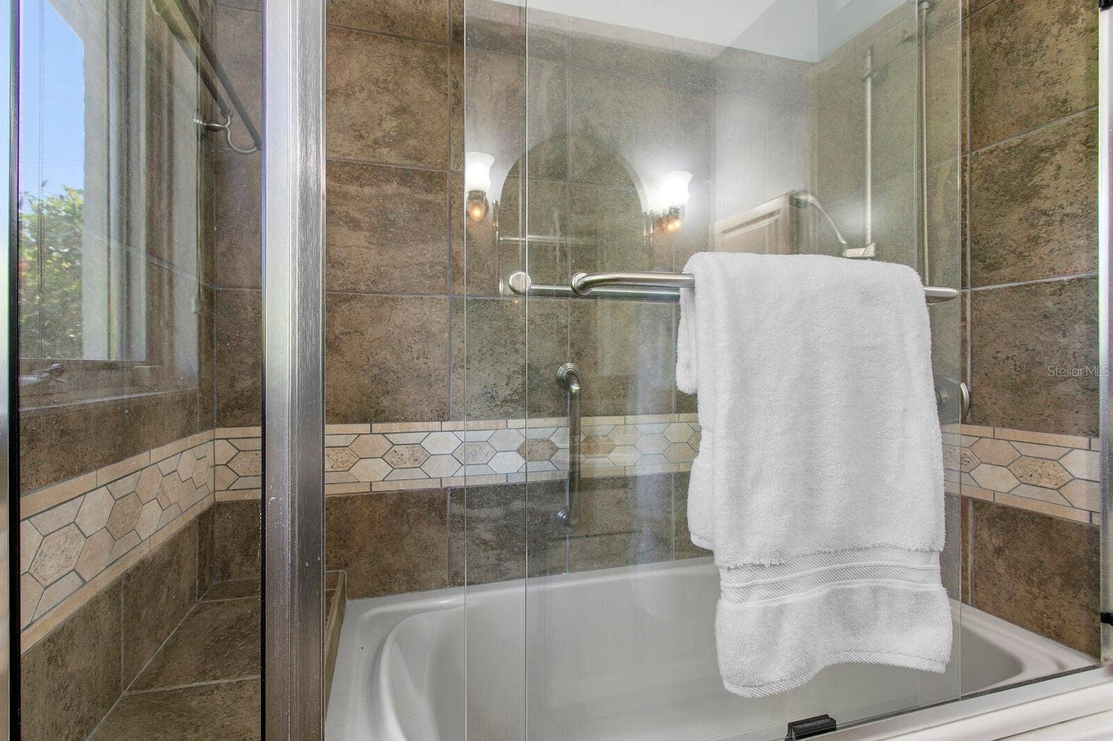 2930 W BAYSHORE COURT, Tampa, FL 33611 Full Bathroom Bathtub