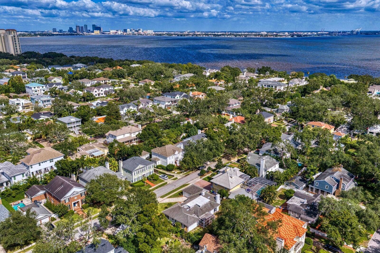 2930 W BAYSHORE COURT, Tampa, FL 33611 Look how close to the water!