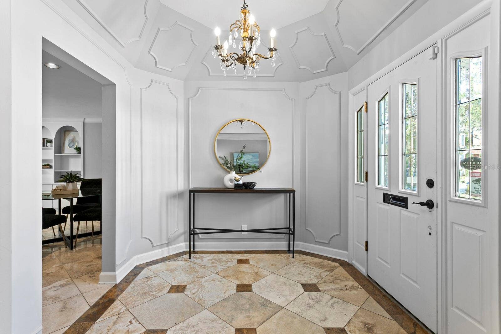 2930 W BAYSHORE COURT, Tampa, FL 33611 Your foyer entrance