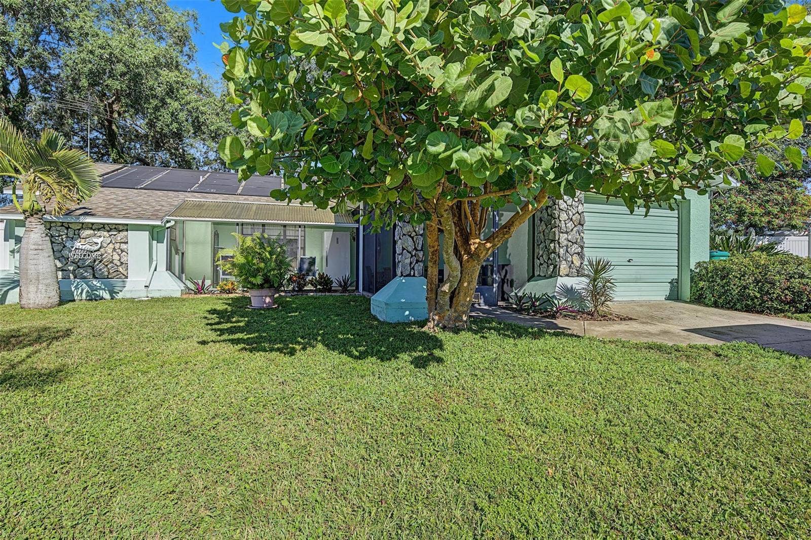 2437 FIELDCREST COURT, Holiday, FL 34691