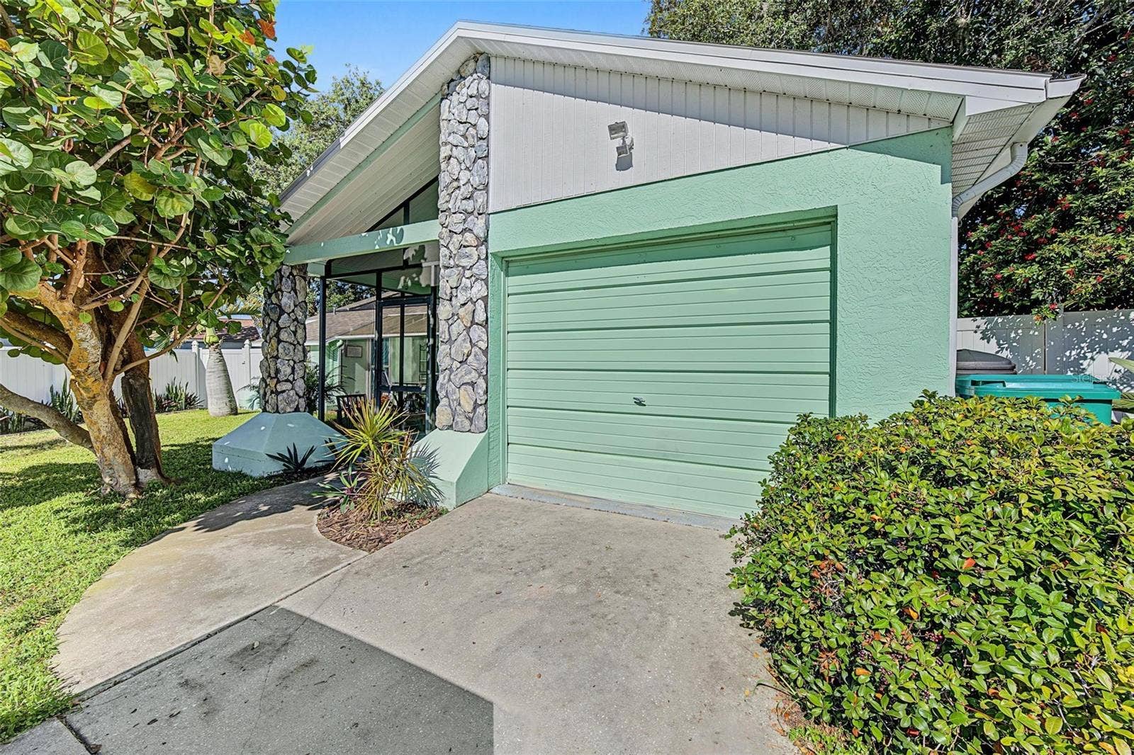 2437 FIELDCREST COURT, Holiday, FL 34691