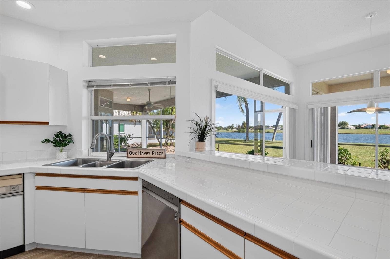 2116 NEW BEDFORD DRIVE, Sun City Center, FL 33573