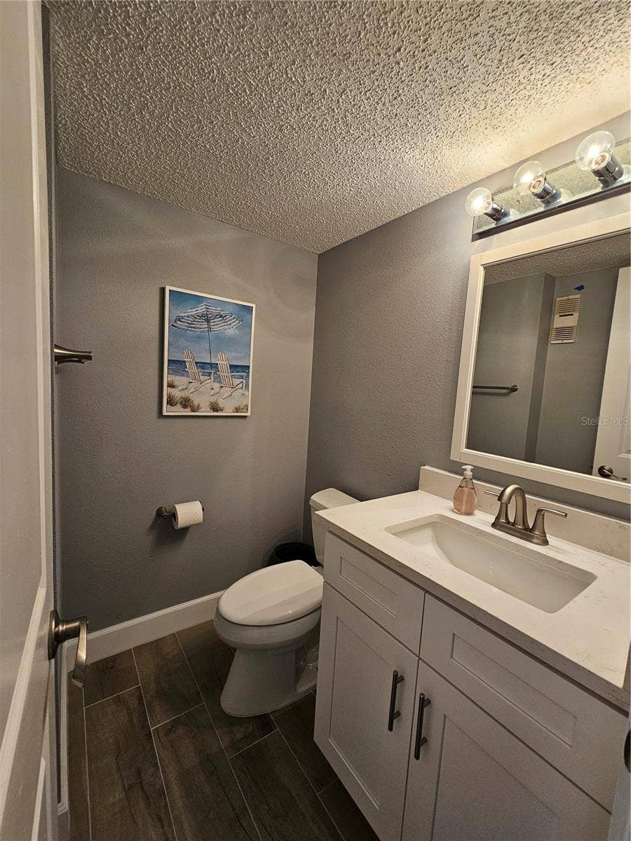 6020 SHORE BOULEVARD S, #107, Gulfport, FL 33707