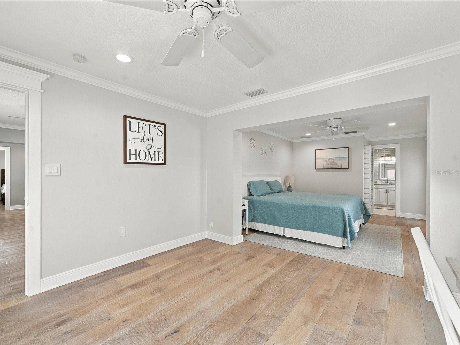 10469 IMPERIAL POINT DRIVE E, Largo, FL 33774 Primary - Entrance / Sitting Area