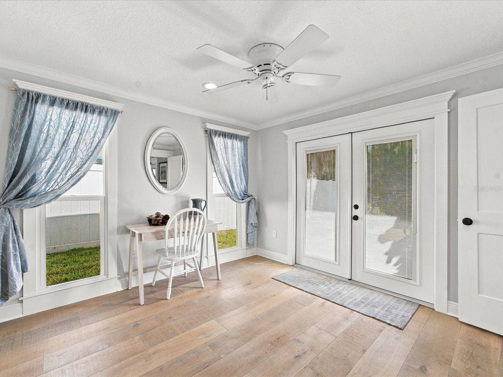 10469 IMPERIAL POINT DRIVE E, Largo, FL 33774 Primary - Entrance / Sitting Area