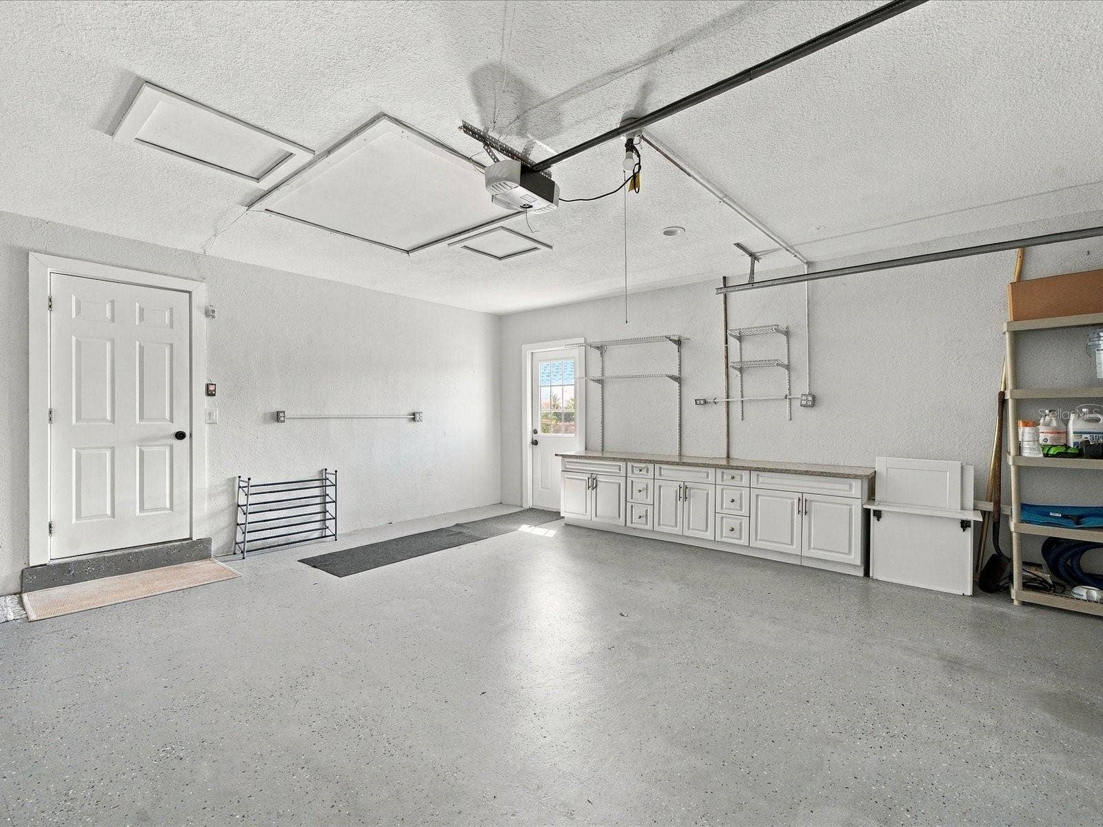 10469 IMPERIAL POINT DRIVE E, Largo, FL 33774 Garage