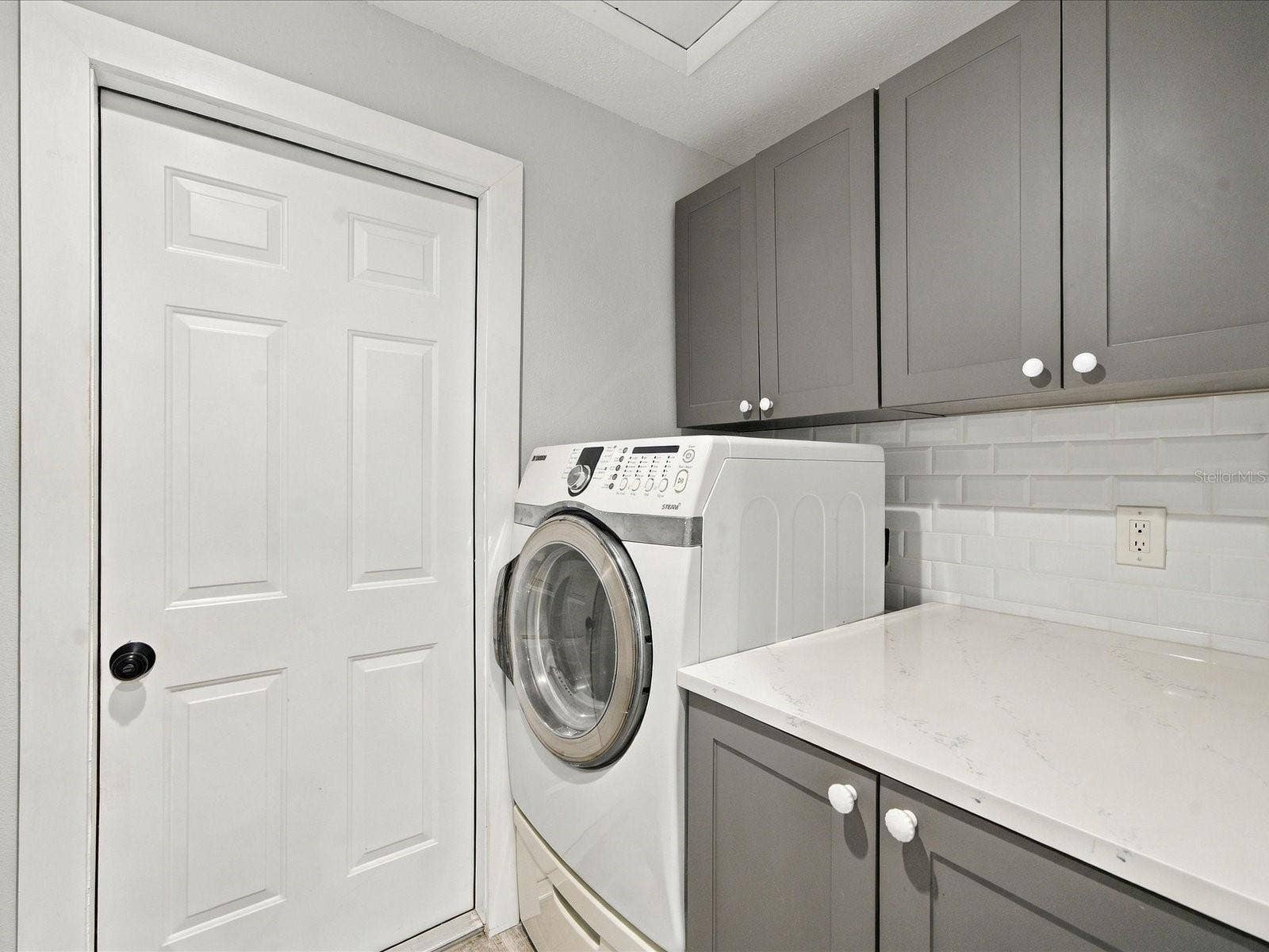 10469 IMPERIAL POINT DRIVE E, Largo, FL 33774 Laundry Room