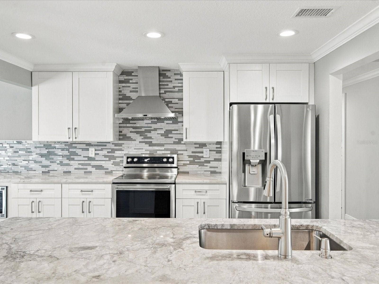 10469 IMPERIAL POINT DRIVE E, Largo, FL 33774 10469 IMPERIAL POINT DRIVE E, Largo, FL 33774