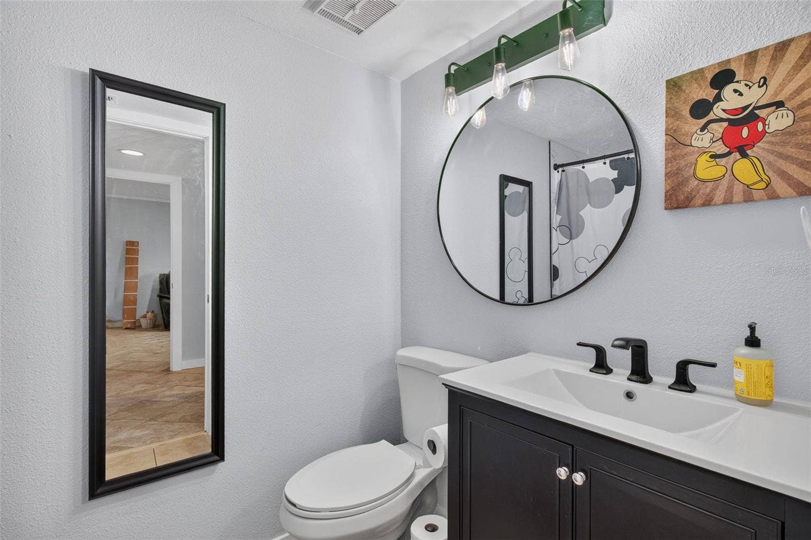 2500 WINDING CREEK BOULEVARD, #I106, Clearwater, FL 33761 Primary en-suite.