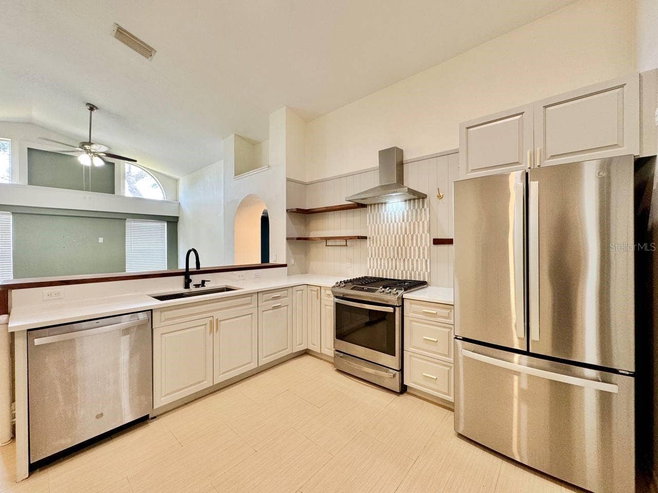6748 WATERTON DRIVE, Riverview, FL 33578 6748 WATERTON DRIVE, Riverview, FL 33578