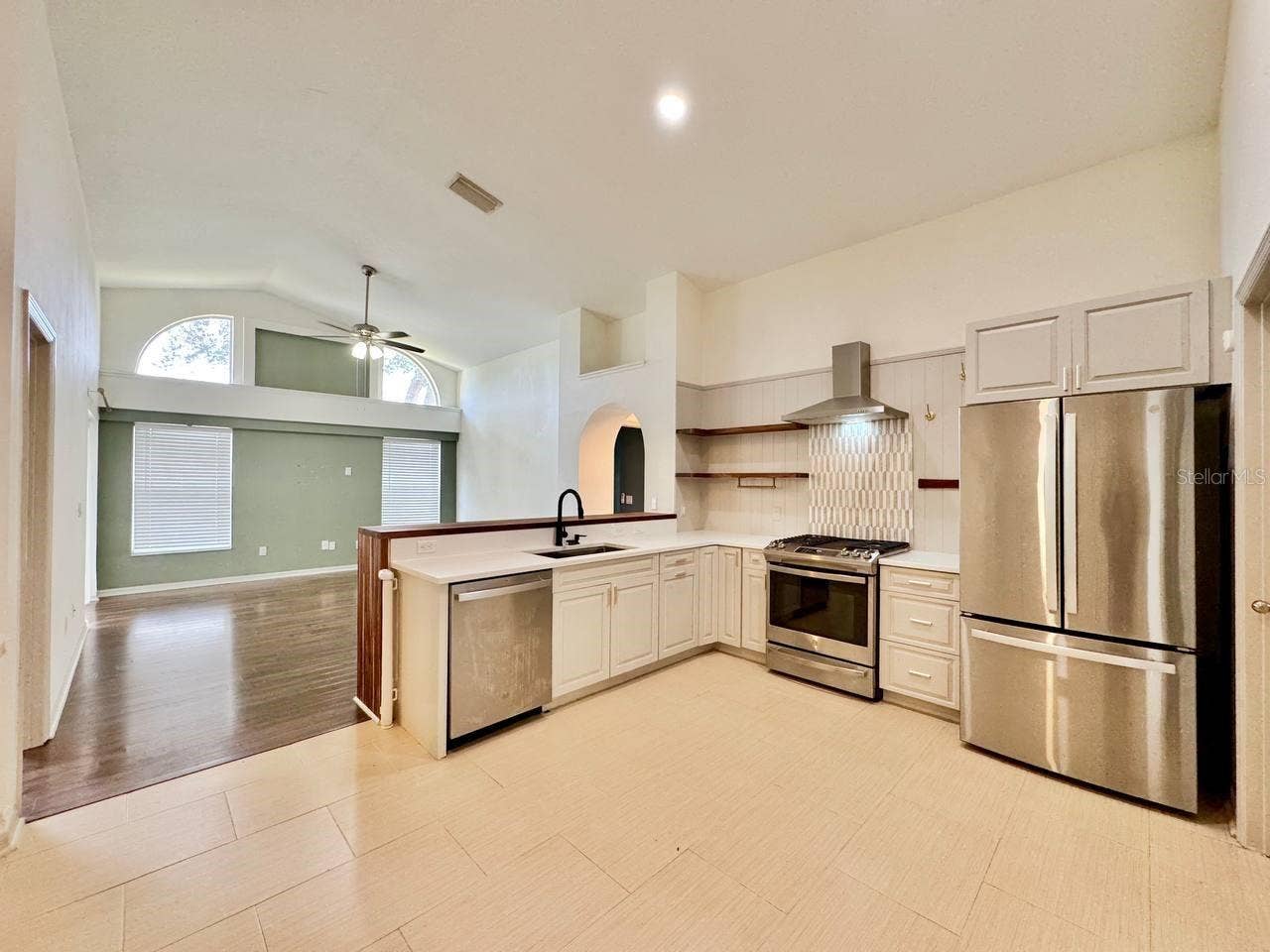 6748 WATERTON DRIVE, Riverview, FL 33578 6748 WATERTON DRIVE, Riverview, FL 33578