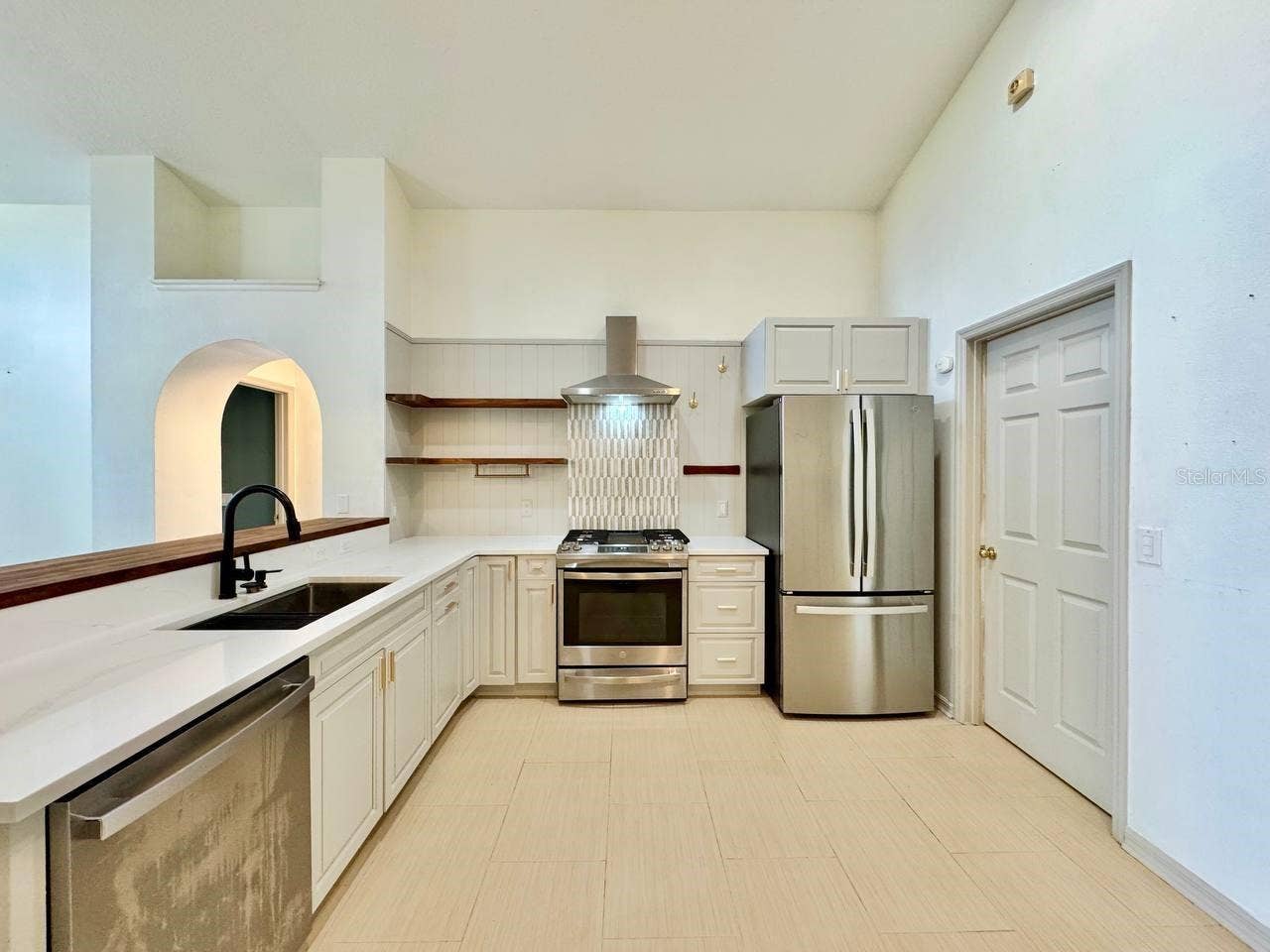 6748 WATERTON DRIVE, Riverview, FL 33578 6748 WATERTON DRIVE, Riverview, FL 33578
