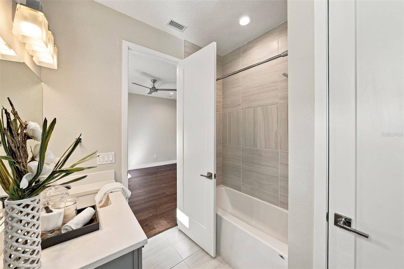 2442 W MISSISSIPPI AVENUE, #3, Tampa, FL 33629 2442 W MISSISSIPPI AVENUE, #3, Tampa, FL 33629