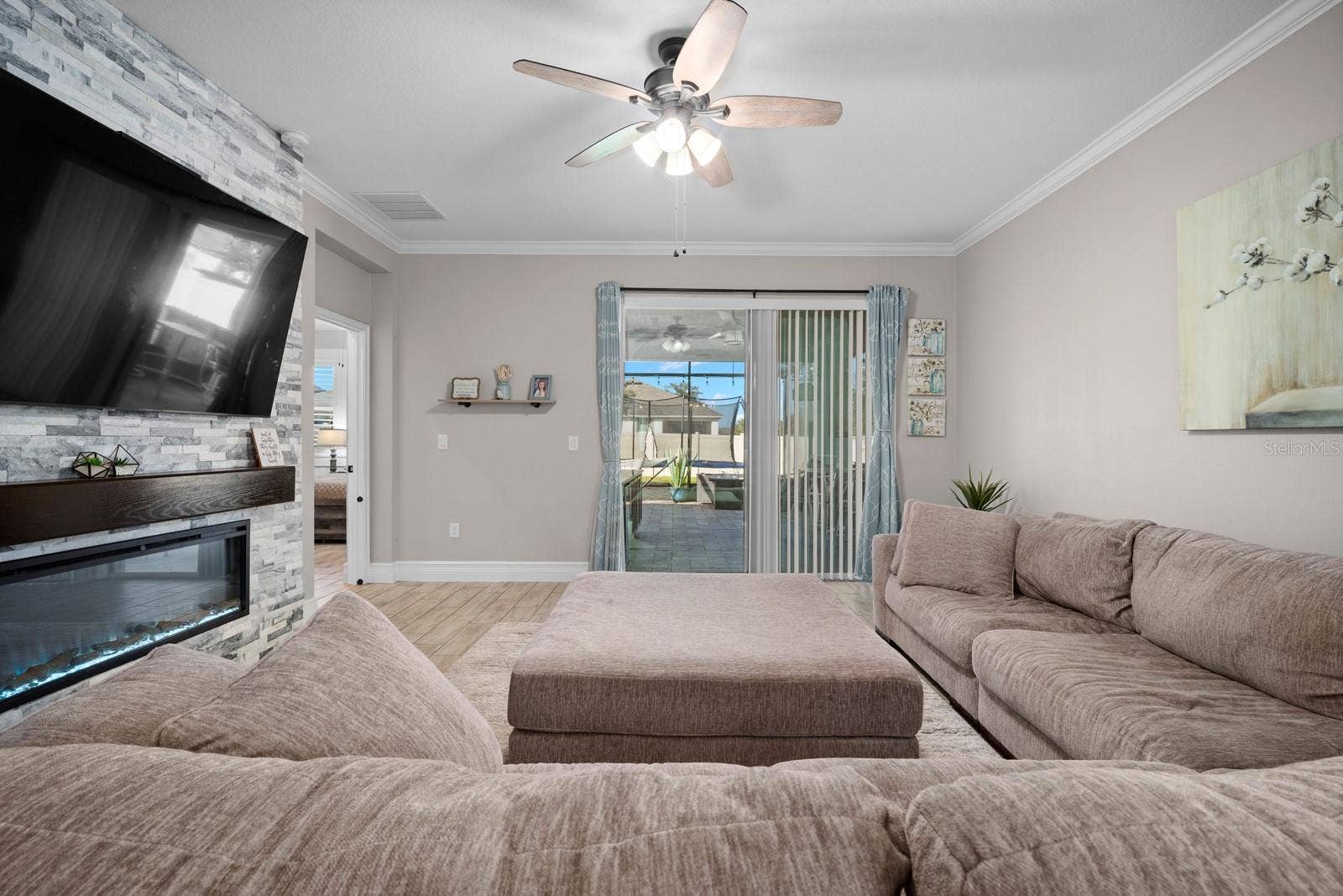 10654 PLANER PICKET DRIVE, Riverview, FL 33569 Family room view to the sliding doors and screened lanai