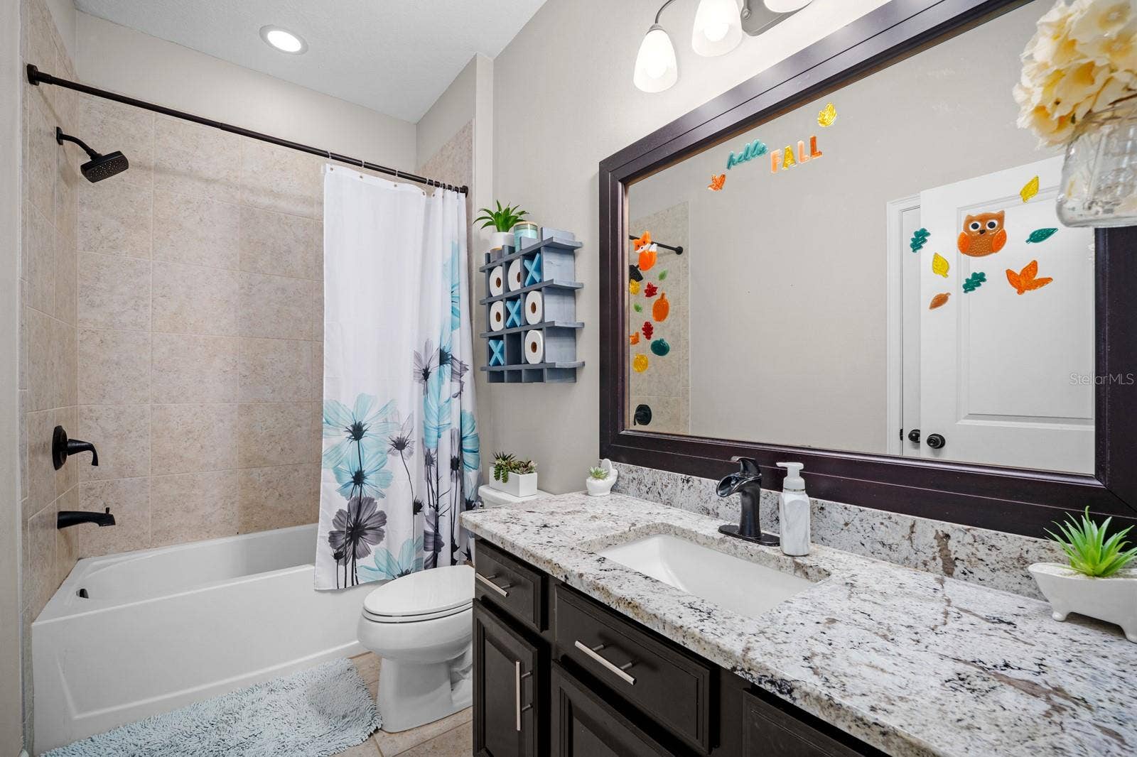 10654 PLANER PICKET DRIVE, Riverview, FL 33569 Hall bathroom with tub/shower combo and granite vanity