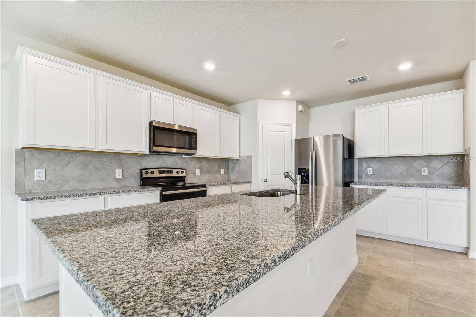 11150 SYCAMORE GLEN LOOP, Thonotosassa, FL 33592 Model Representation