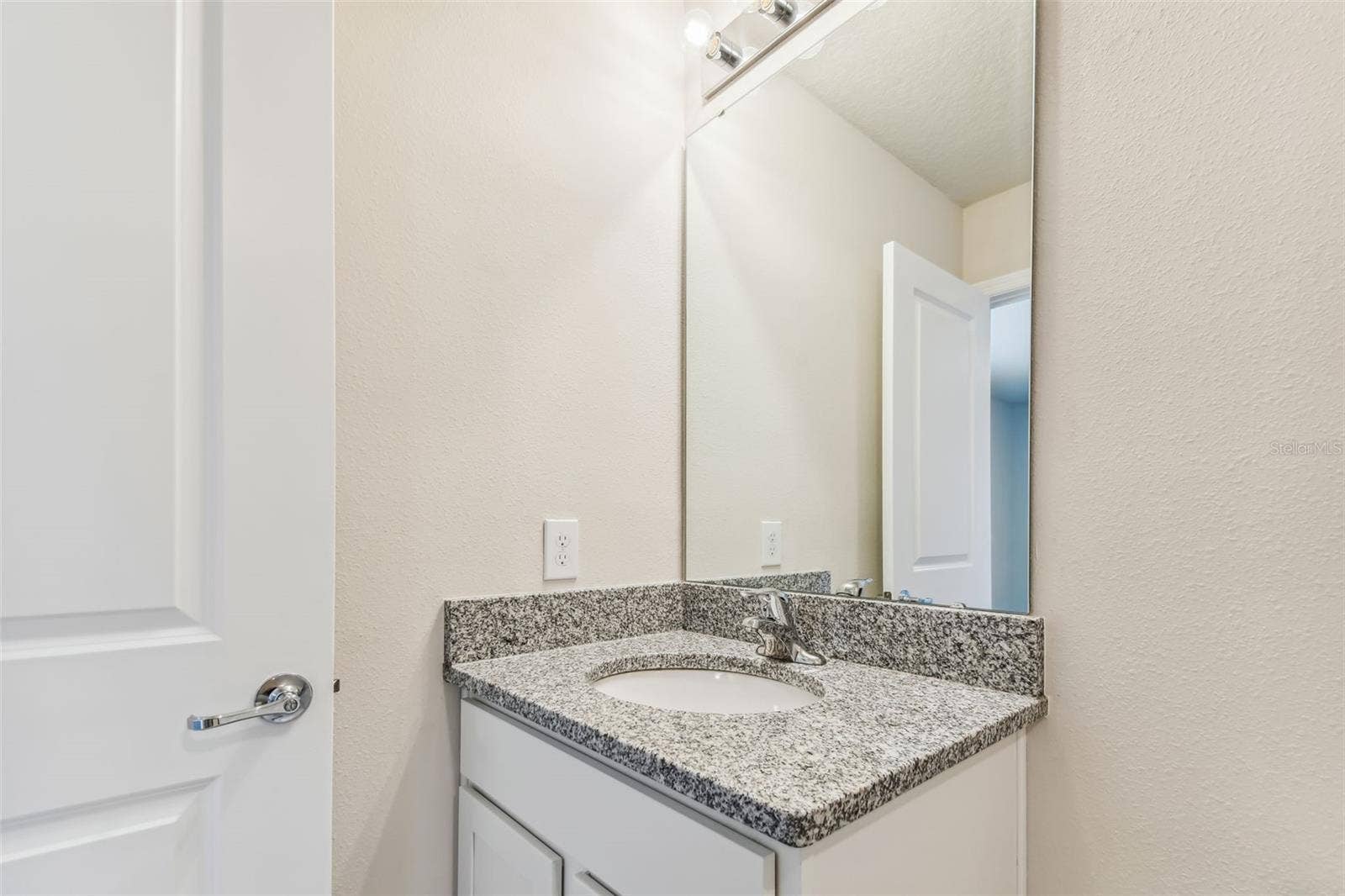 11150 SYCAMORE GLEN LOOP, Thonotosassa, FL 33592 Model Representation
