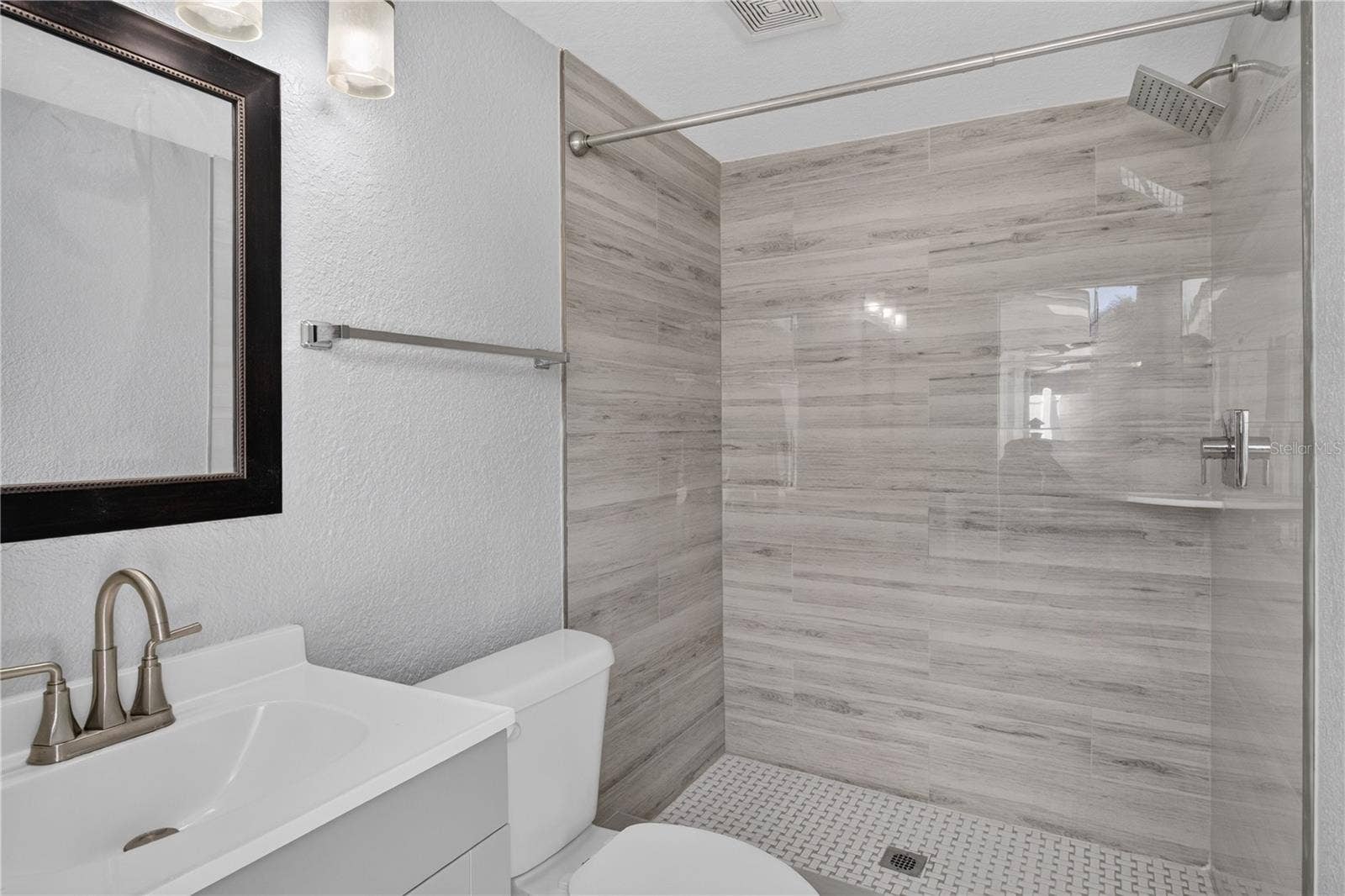 2602 E 110TH AVENUE, Tampa, FL 33612 Exterior Bathroom