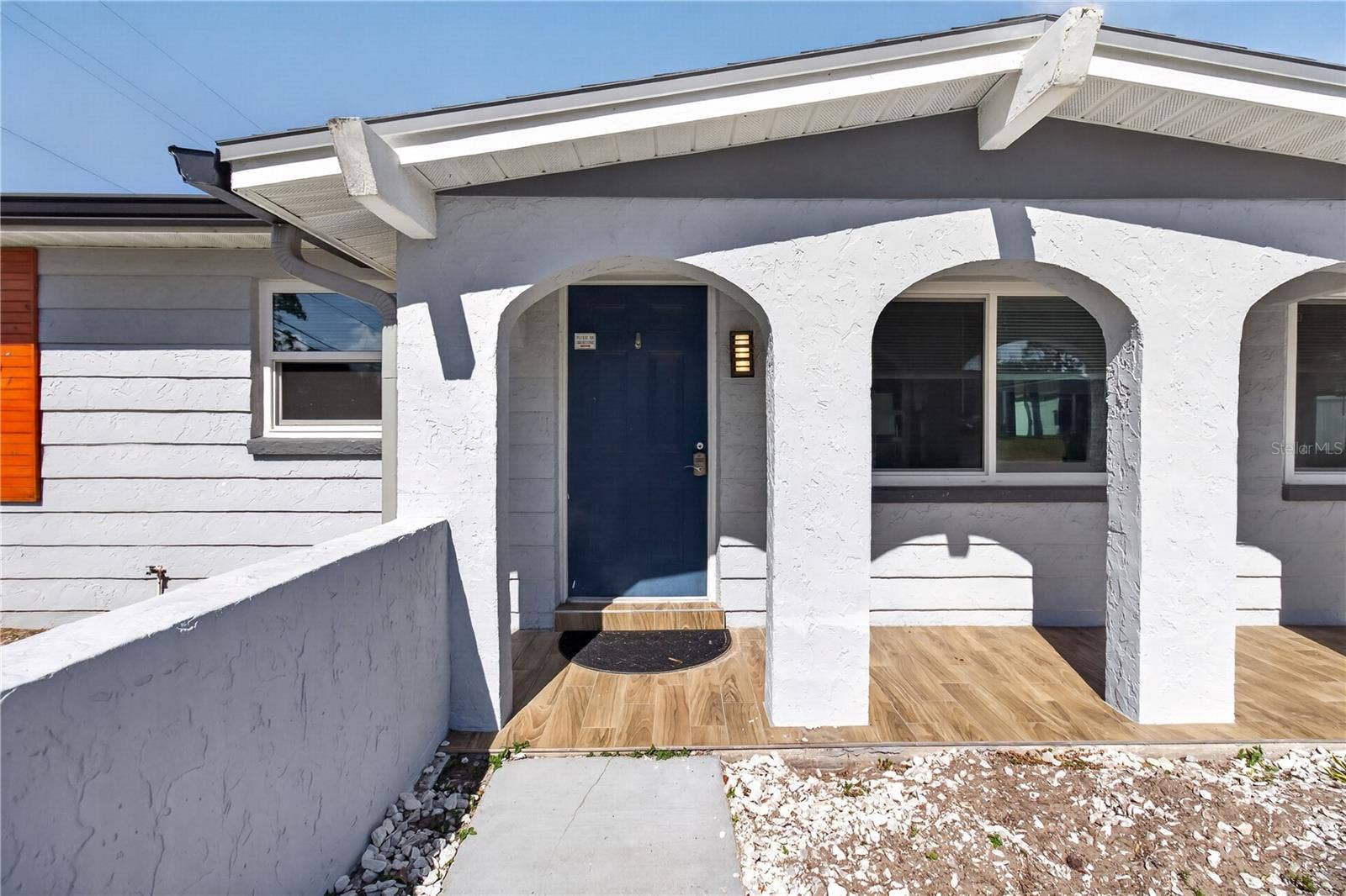 2602 E 110TH AVENUE, Tampa, FL 33612 Entryway