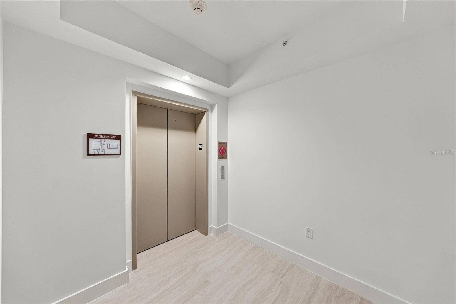 5713 BOWEN DANIEL DRIVE, #903, Tampa, FL 33616 Unit 903 elevator
