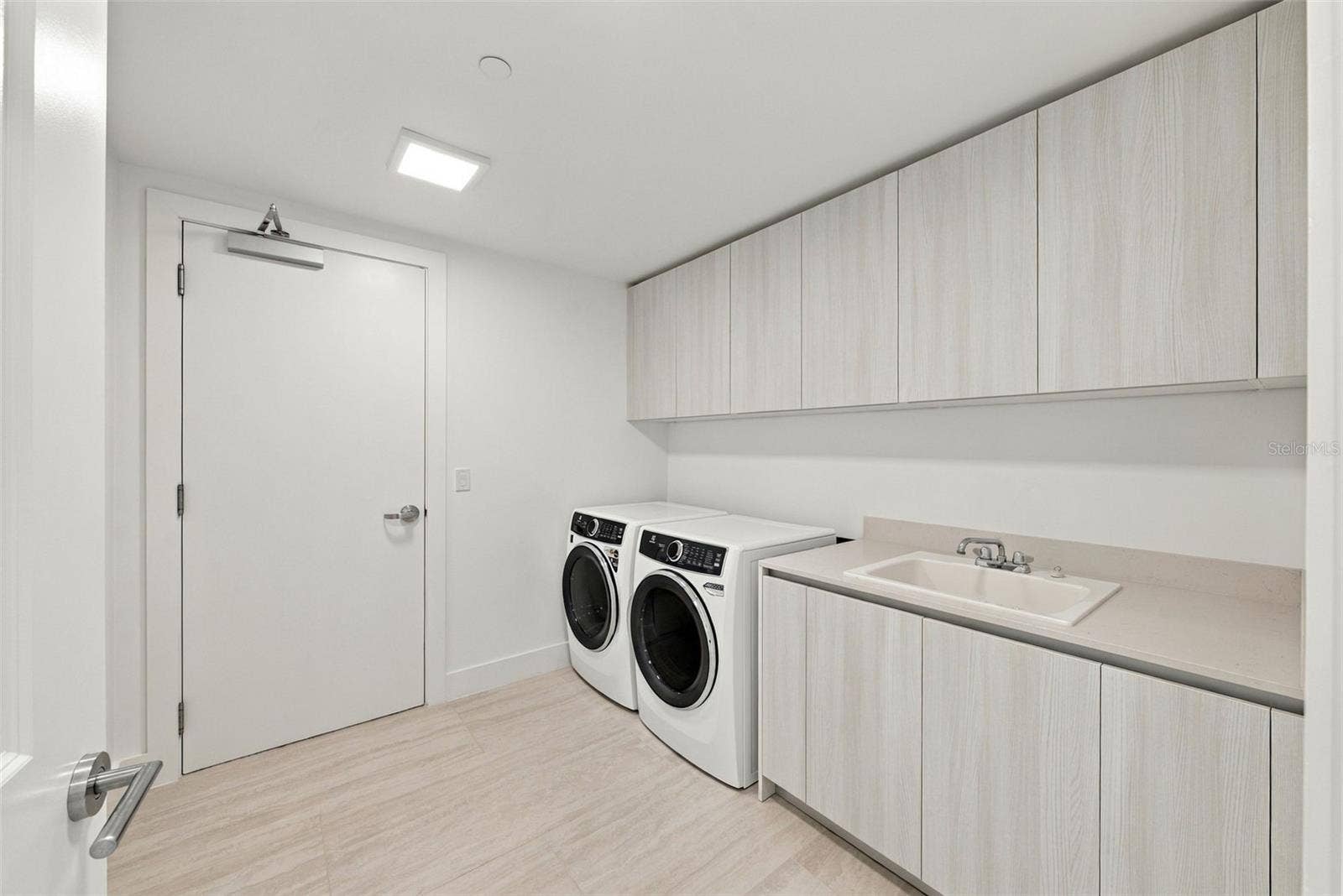 5713 BOWEN DANIEL DRIVE, #903, Tampa, FL 33616 Laundry Room