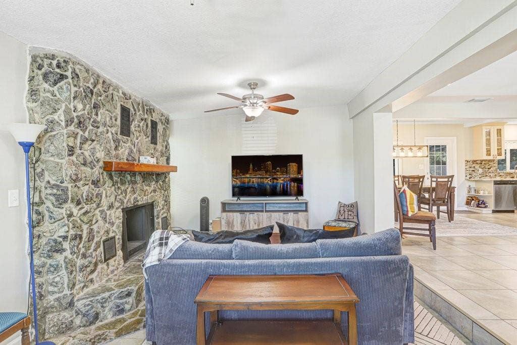 6703 N RIVER BOULEVARD, Tampa, FL 33604 6703 N RIVER BOULEVARD, Tampa, FL 33604
