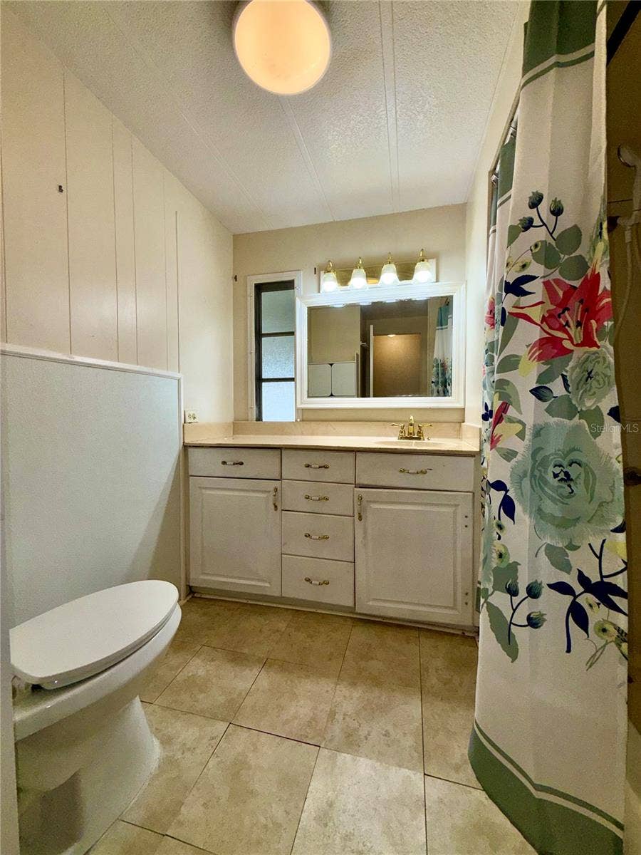 82208 F STREET N, #208, Pinellas Park, FL 33781 Guest Bathroom