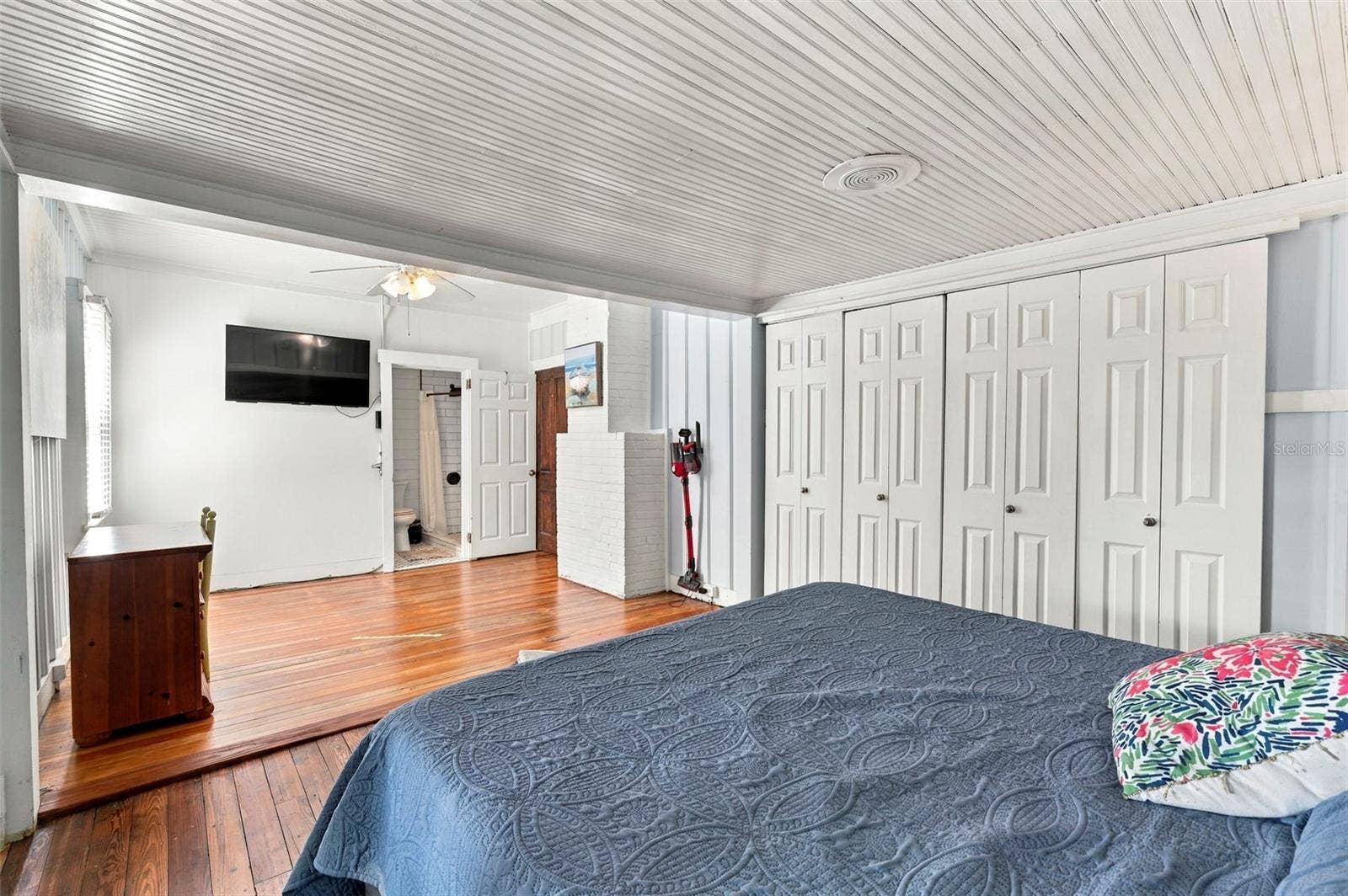 10350 54TH AVENUE N, St Petersburg, FL 33708
