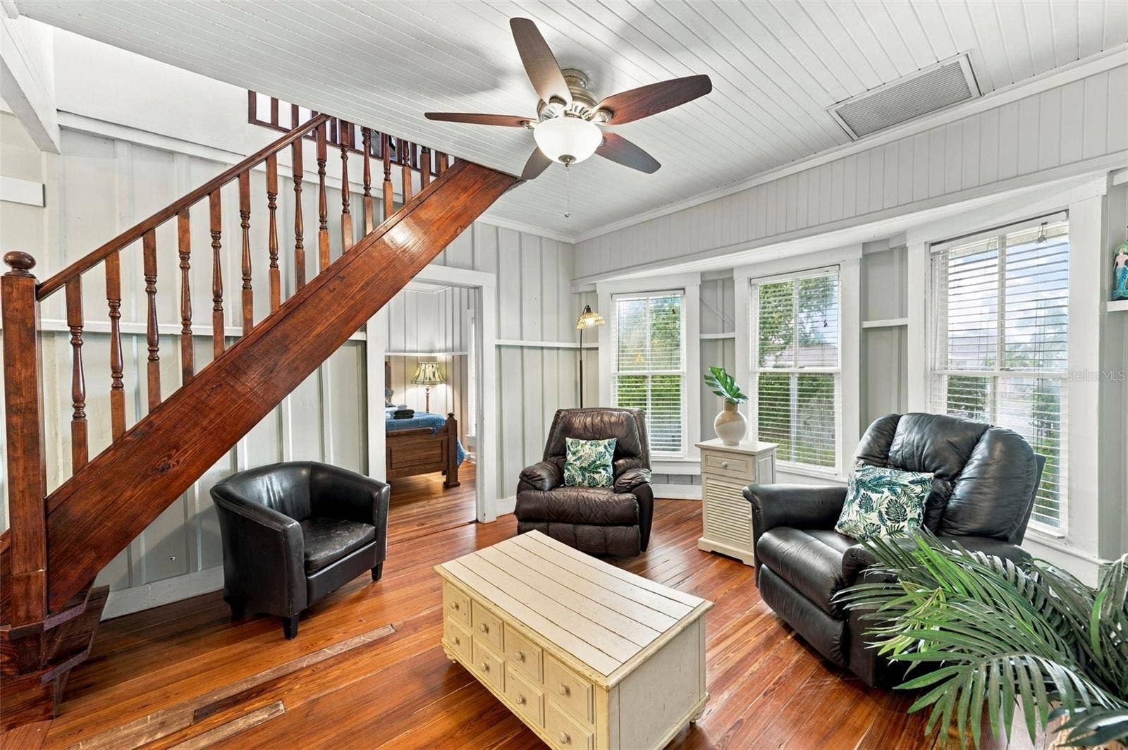 10350 54TH AVENUE N, St Petersburg, FL 33708