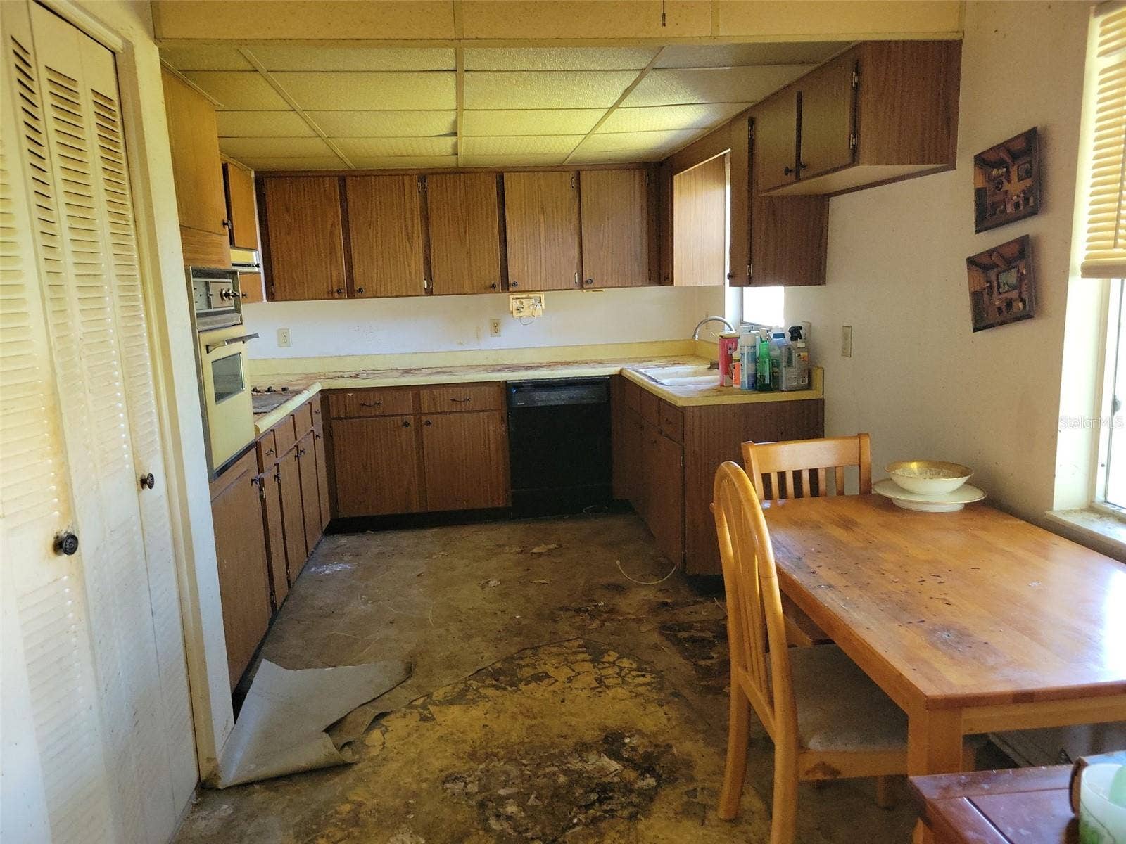 1527 ALLEGHENY DRIVE, Sun City Center, FL 33573 kitchen