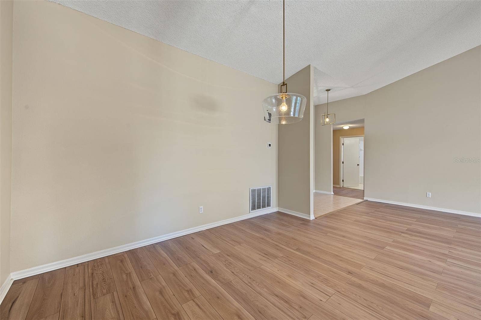 2113 STERLING GLEN COURT, Sun City Center, FL 33573