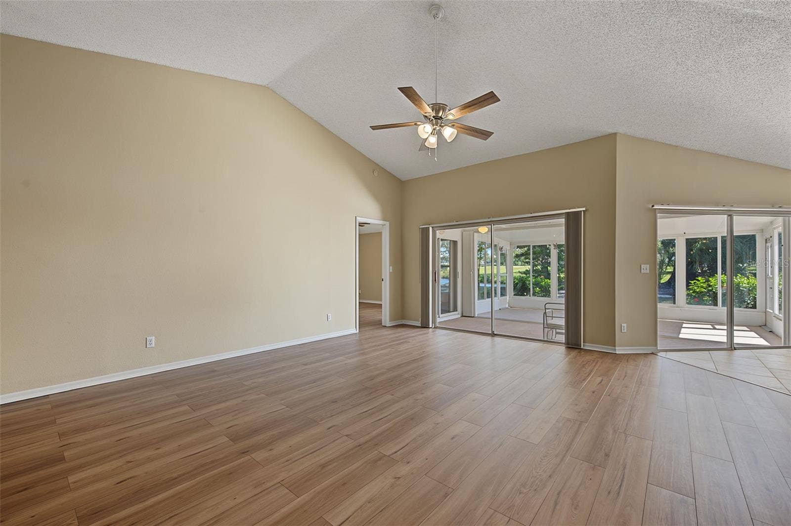 2113 STERLING GLEN COURT, Sun City Center, FL 33573