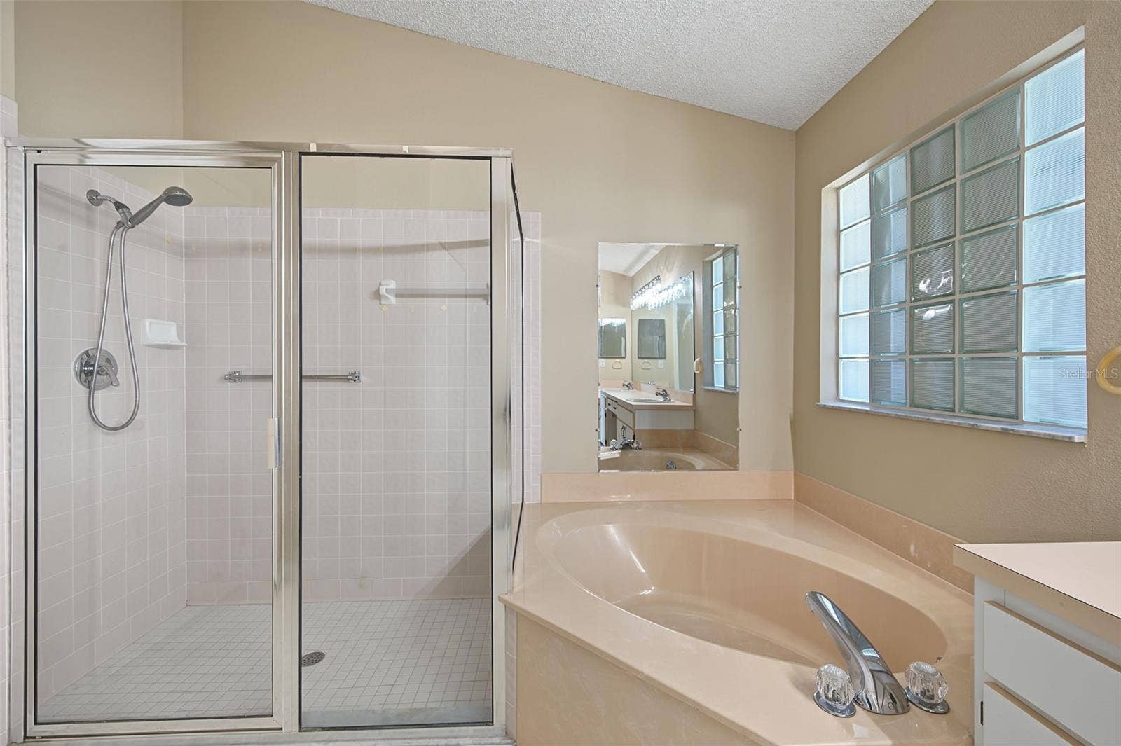 2113 STERLING GLEN COURT, Sun City Center, FL 33573
