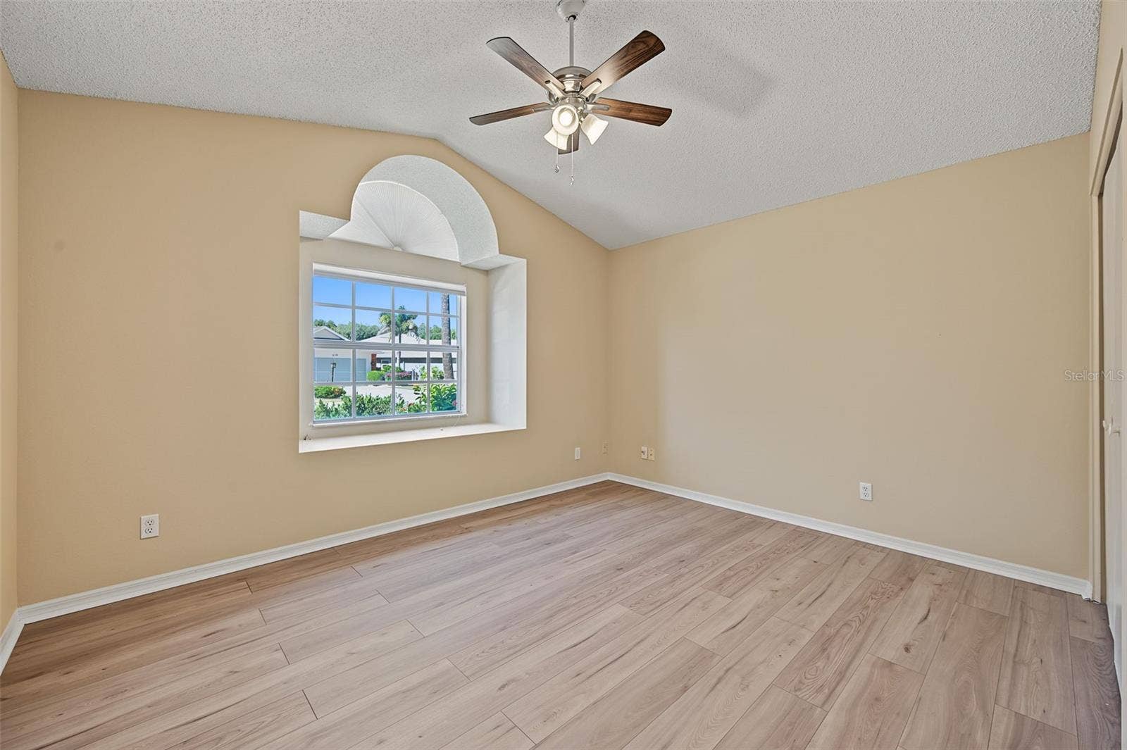 2113 STERLING GLEN COURT, Sun City Center, FL 33573