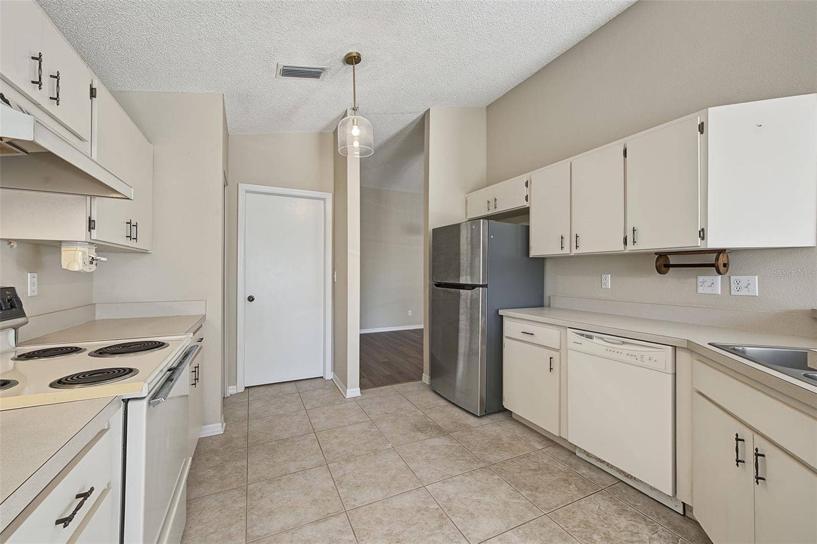 2113 STERLING GLEN COURT, Sun City Center, FL 33573