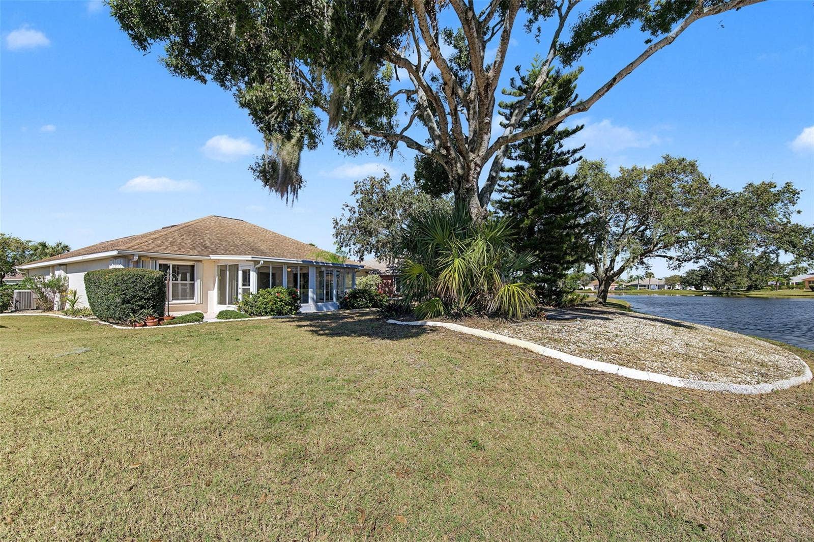 2113 STERLING GLEN COURT, Sun City Center, FL 33573