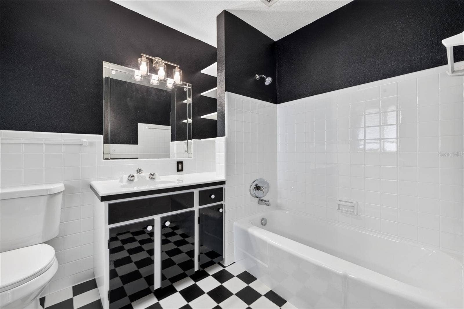 Secondary en-suite bathroom