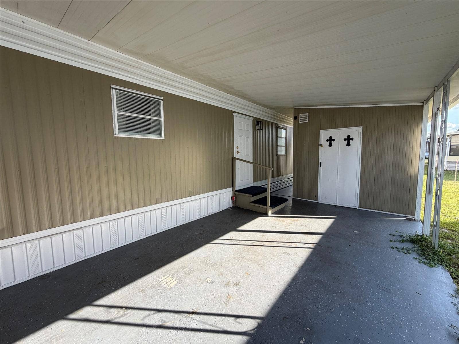 37108 SANDRA AVENUE, Zephyrhills, FL 33542 37108 SANDRA AVENUE, Zephyrhills, FL 33542
