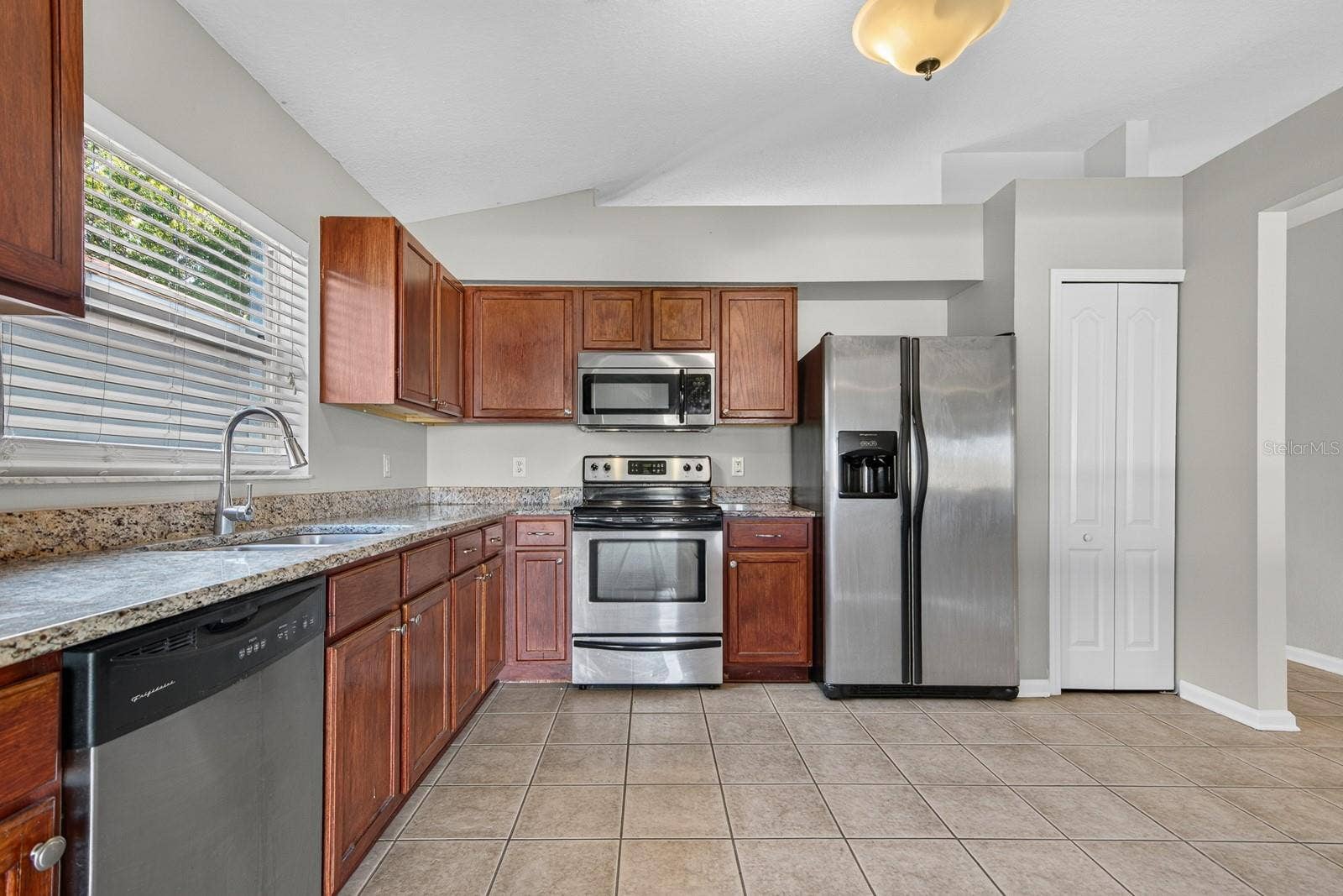 12505 HERONS PATH PLACE, Riverview, FL 33578 Kitchen