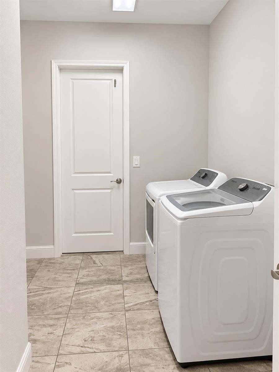 7230 HOURGLASS DRIVE, Apollo Beach, FL 33572 Laundry Room