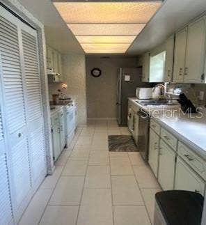 2828 BELLWOOD DRIVE, Brandon, FL 33511 2828 BELLWOOD DRIVE, Brandon, FL 33511