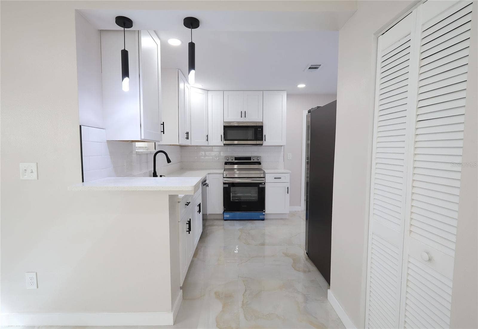 600 N EASTSIDE DRIVE, Lakeland, FL 33801 600 N EASTSIDE DRIVE, Lakeland, FL 33801