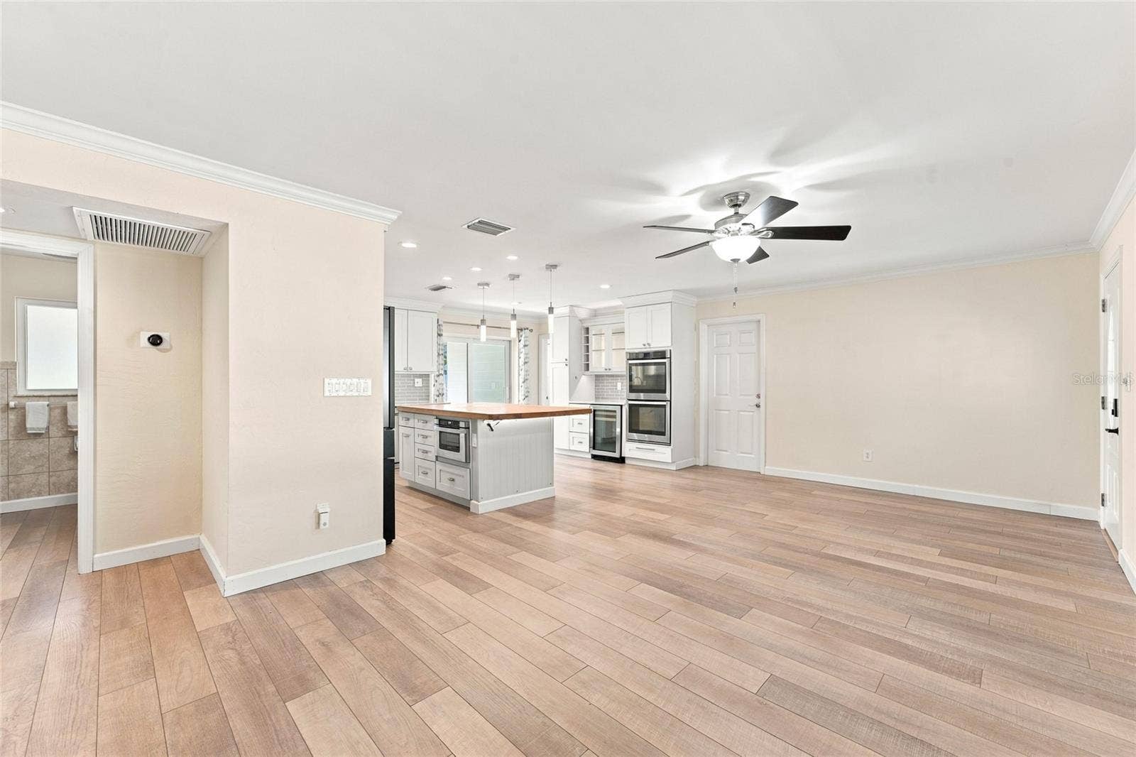 1864 74TH AVENUE N, St Petersburg, FL 33702